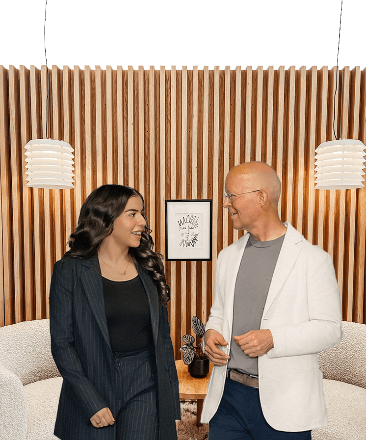 August en Dalila met achtergrond